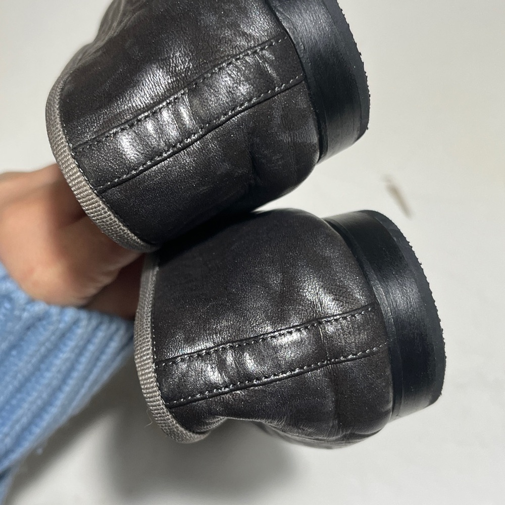 CHANEL Black and Silver Leather Flats - Picture 2 of 9